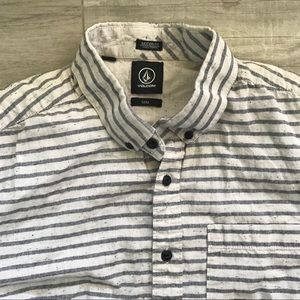 volcom men’s short sleeve button down shirt M
